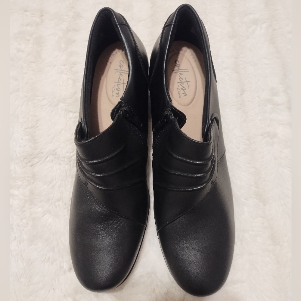 Clarks Emslie Willa Black Leather Booties Shoes 8.5 - Picture 2 of 6